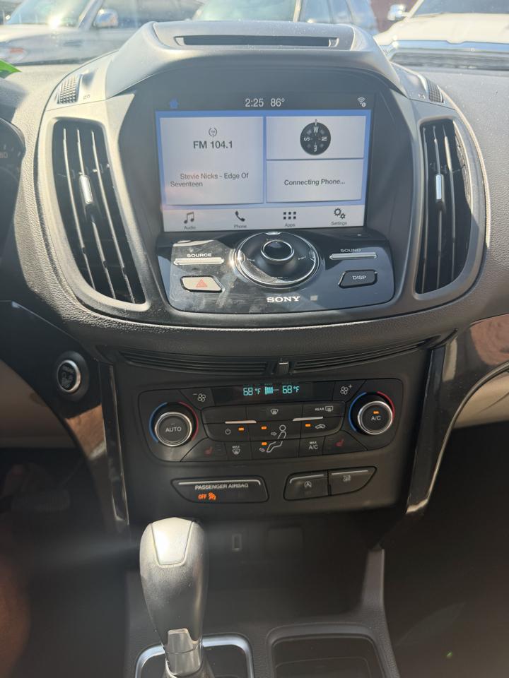 Ford Escape Titanium 4WD 2017