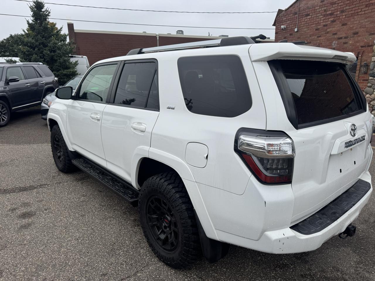 Toyota 4Runner SR5 4WD (Natl) 2019