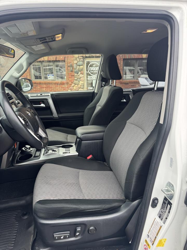 Toyota 4Runner SR5 4WD (Natl) 2019