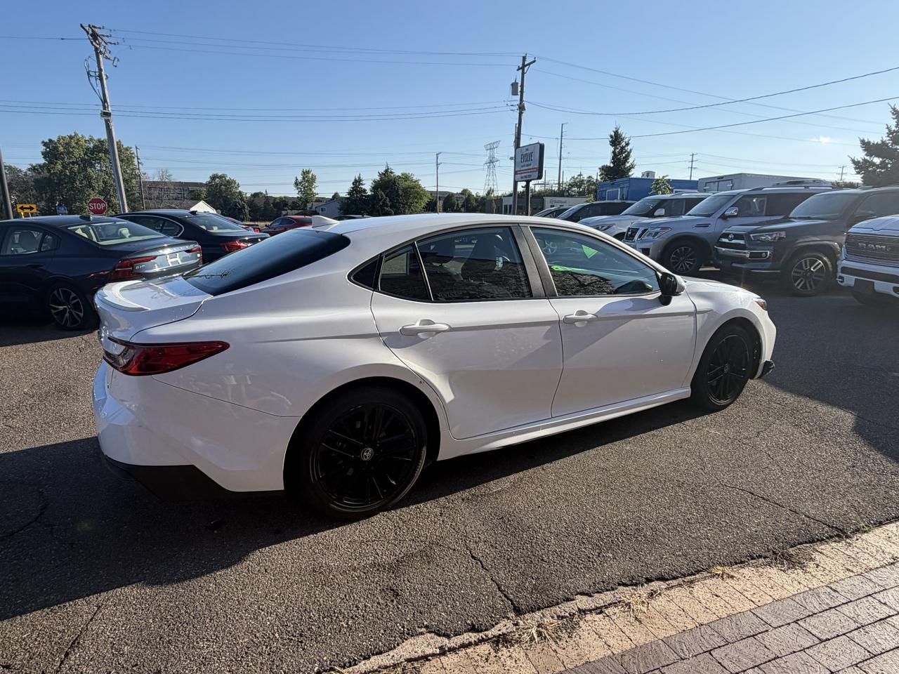 Toyota Camry SE Hyb 4D Sedan FWD 2025