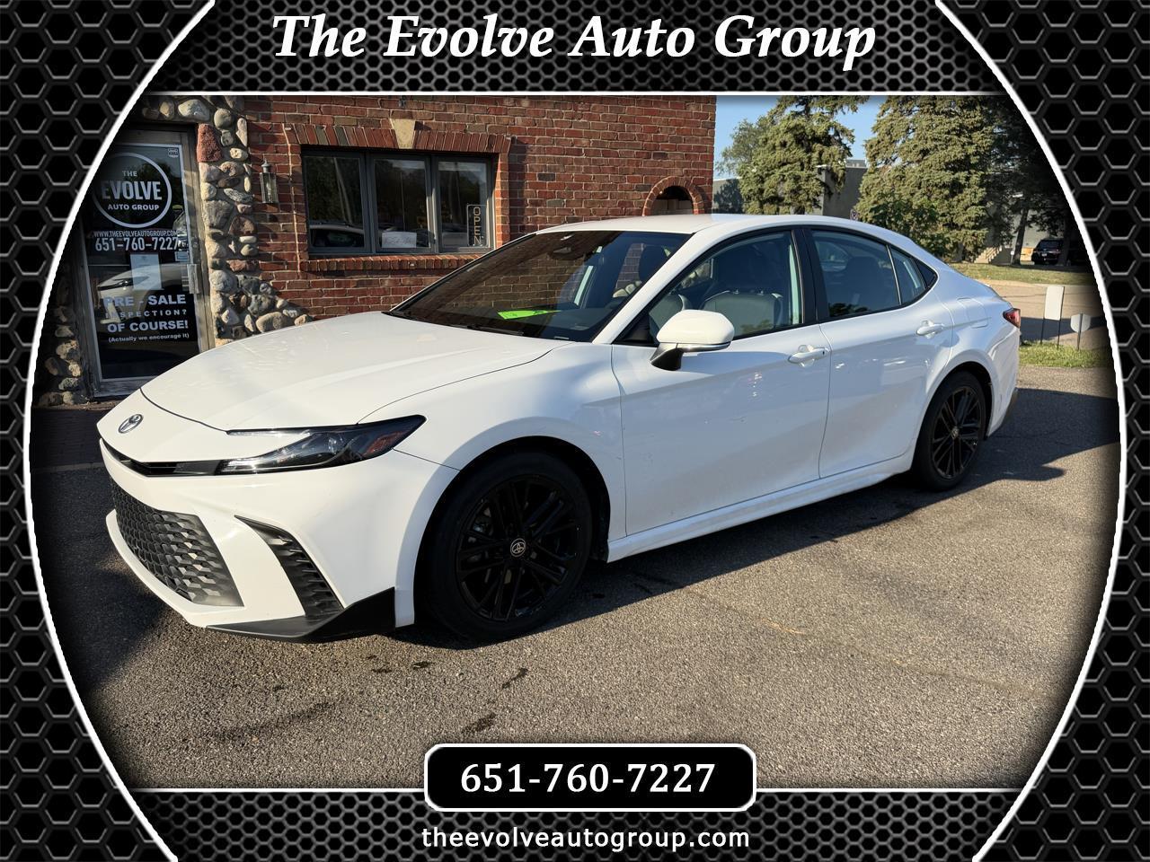 Toyota Camry SE Hyb 4D Sedan FWD 2025