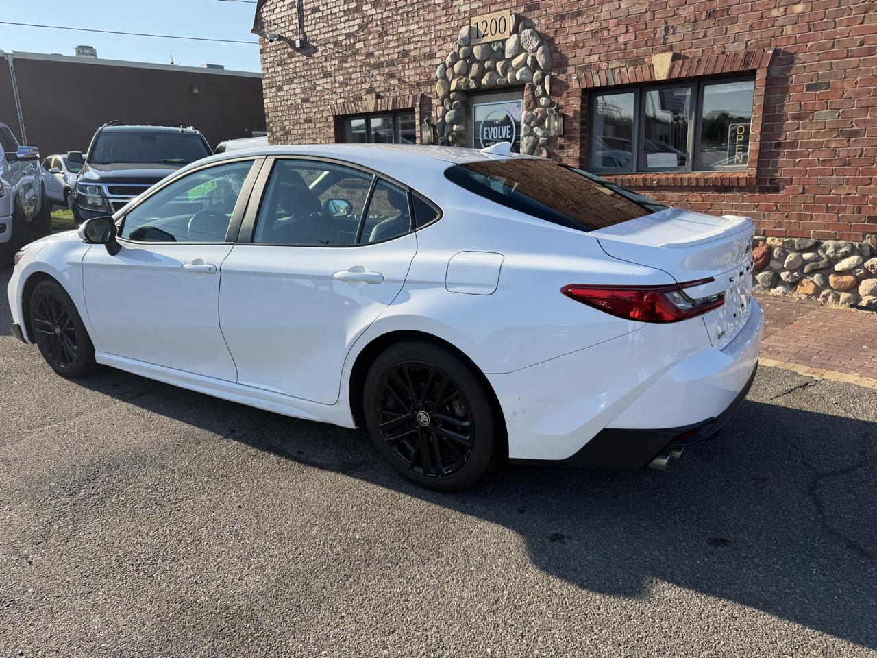 Toyota Camry SE Hyb 4D Sedan FWD 2025