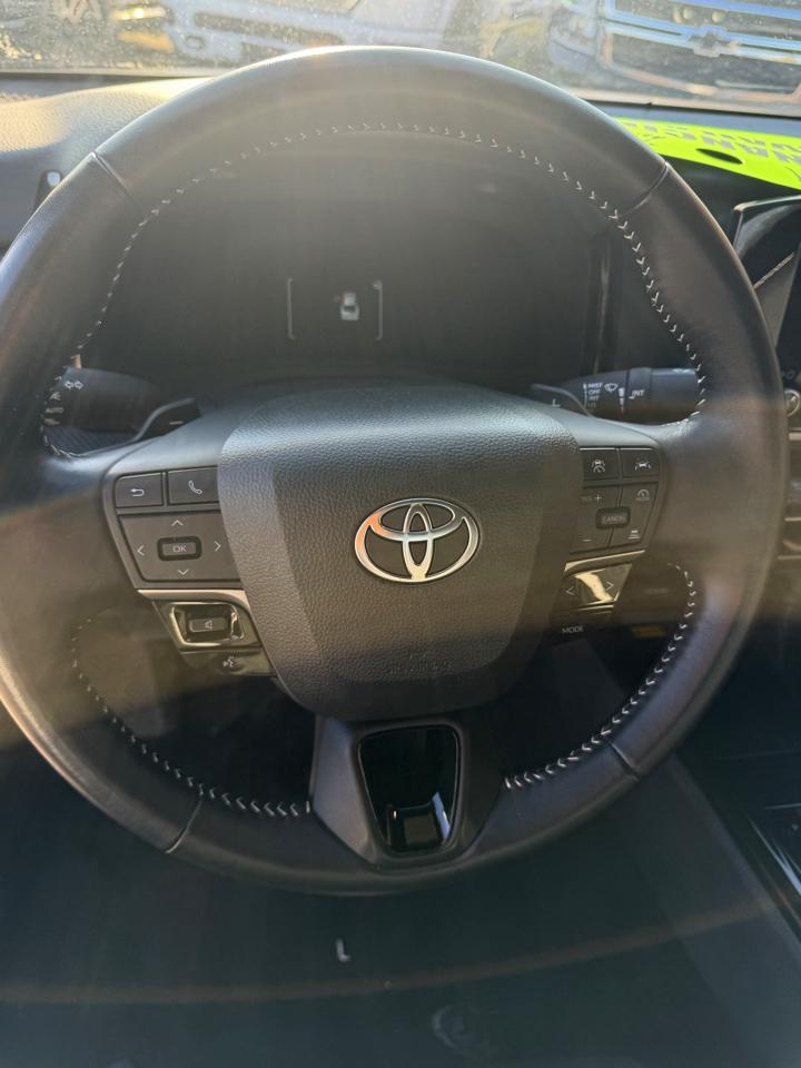 Toyota Camry SE Hyb 4D Sedan FWD 2025