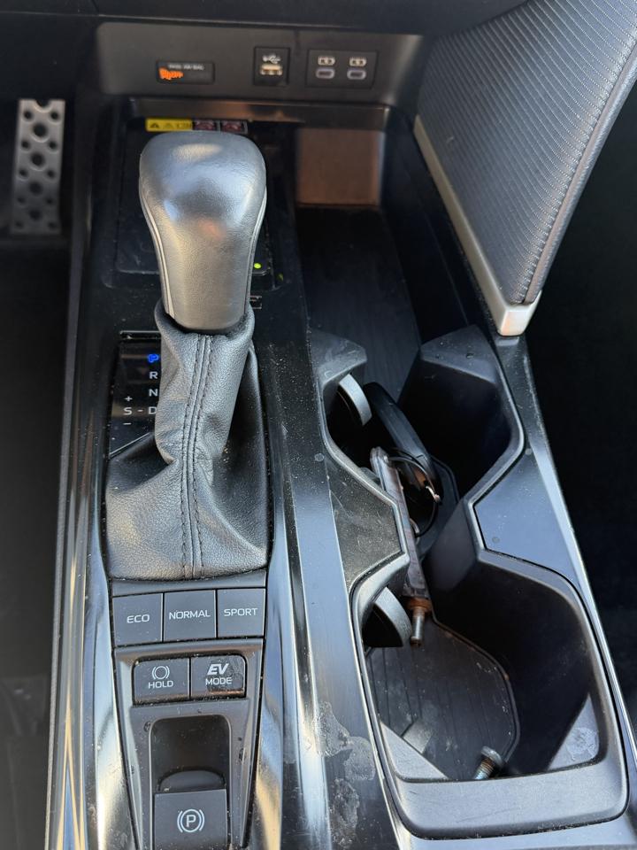Toyota Camry SE Hyb 4D Sedan FWD 2025