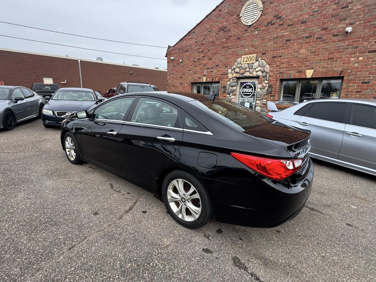 Hyundai Sonata 4dr Sdn 2.4L Auto Ltd 2011