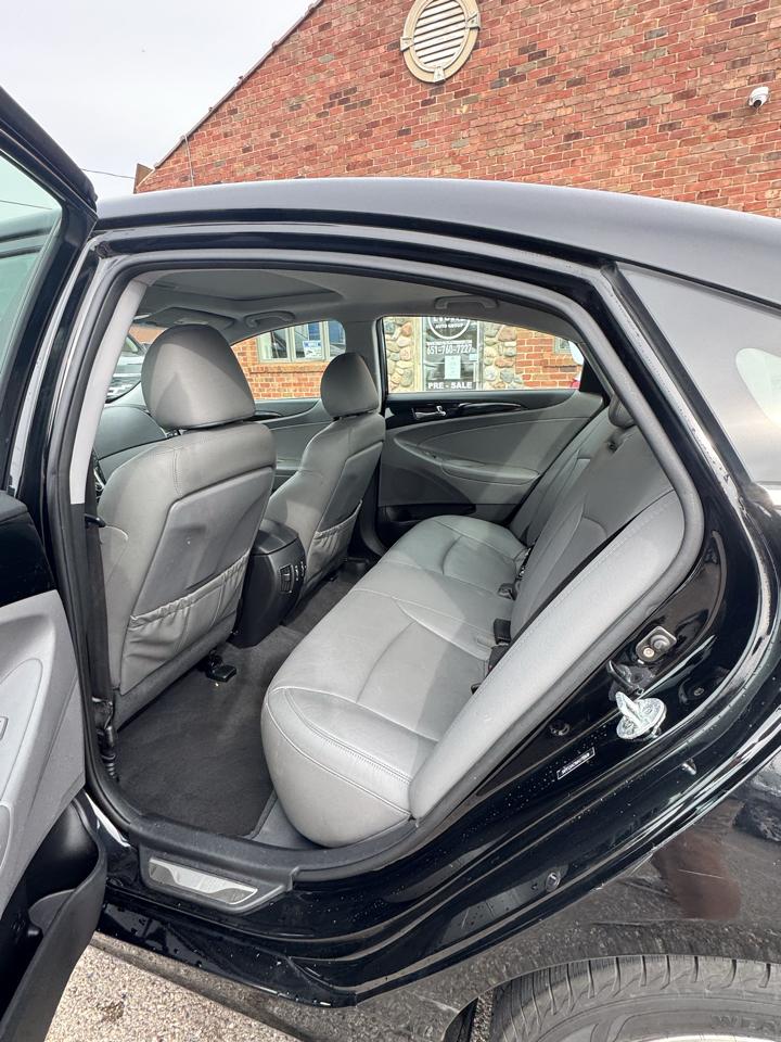 Hyundai Sonata 4dr Sdn 2.4L Auto Ltd 2011