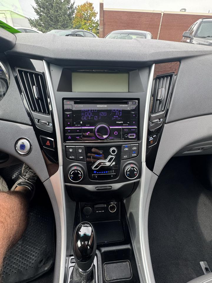 Hyundai Sonata 4dr Sdn 2.4L Auto Ltd 2011