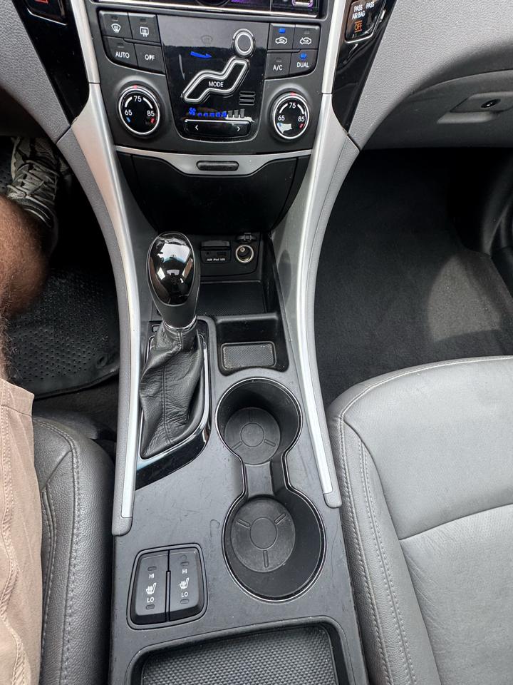Hyundai Sonata 4dr Sdn 2.4L Auto Ltd 2011