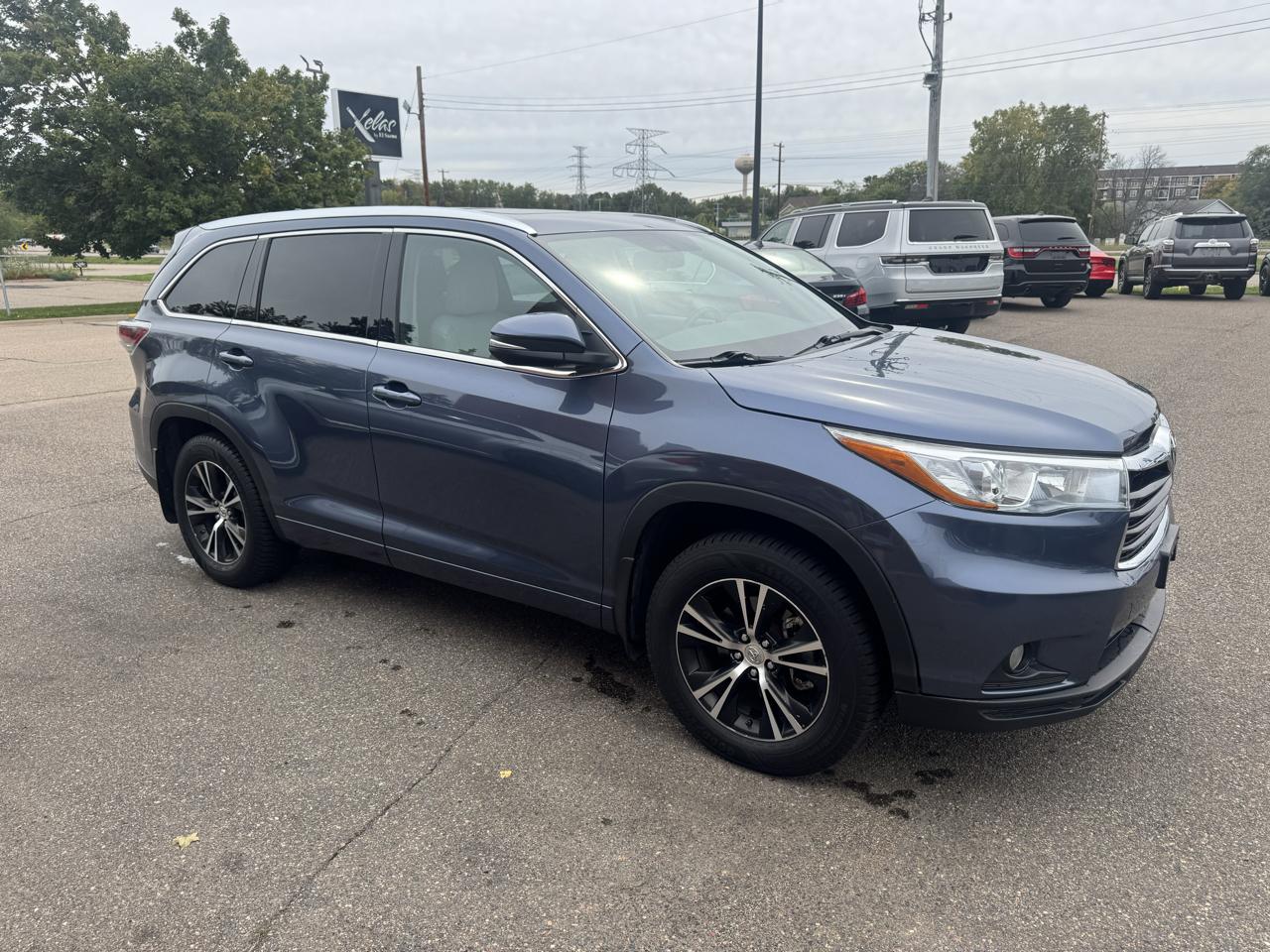 Toyota Highlander AWD 4dr V6 XLE (Natl) 2015
