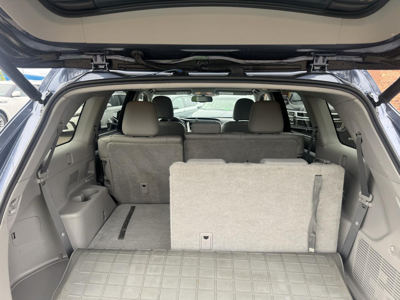 Toyota Highlander AWD 4dr V6 XLE (Natl) 2015