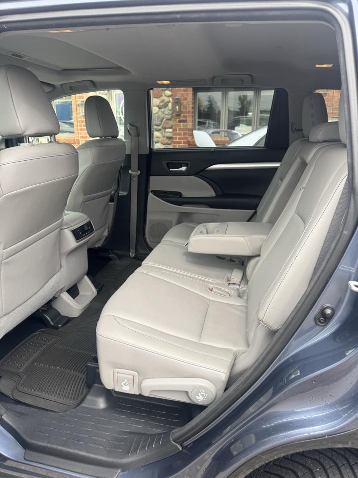 Toyota Highlander AWD 4dr V6 XLE (Natl) 2015