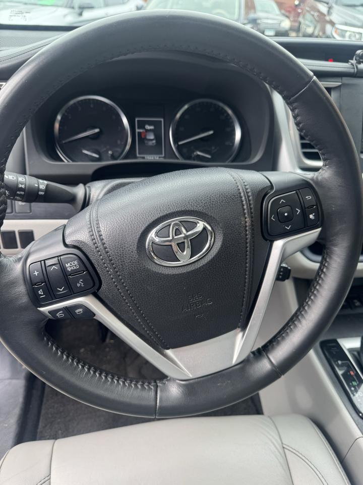 Toyota Highlander AWD 4dr V6 XLE (Natl) 2015