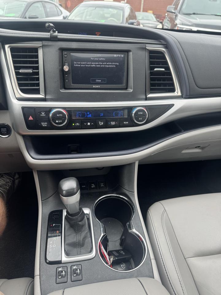 Toyota Highlander AWD 4dr V6 XLE (Natl) 2015