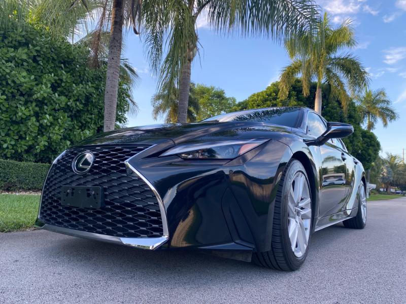 Lexus IS 300 RWD 2021