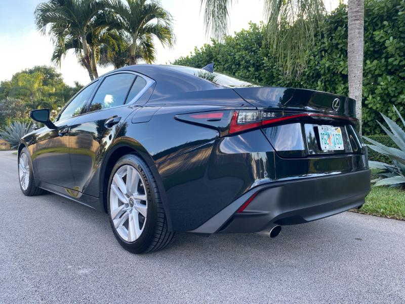 Lexus IS 300 RWD 2021