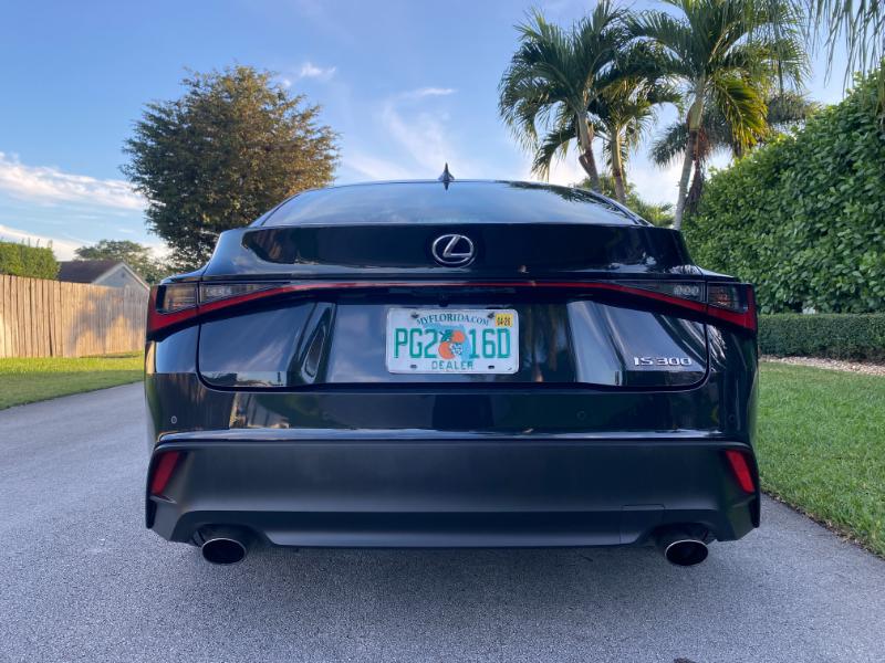 Lexus IS 300 RWD 2021