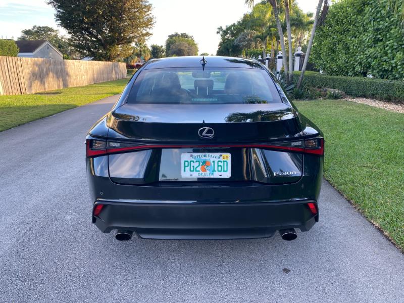 Lexus IS 300 RWD 2021