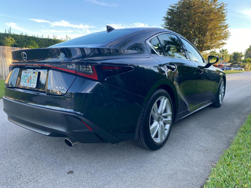 Lexus IS 300 RWD 2021