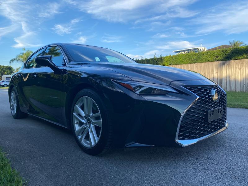 Lexus IS 300 RWD 2021