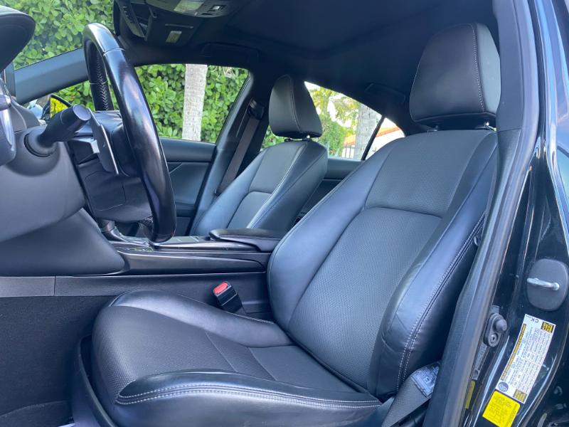 Lexus IS 300 RWD 2021