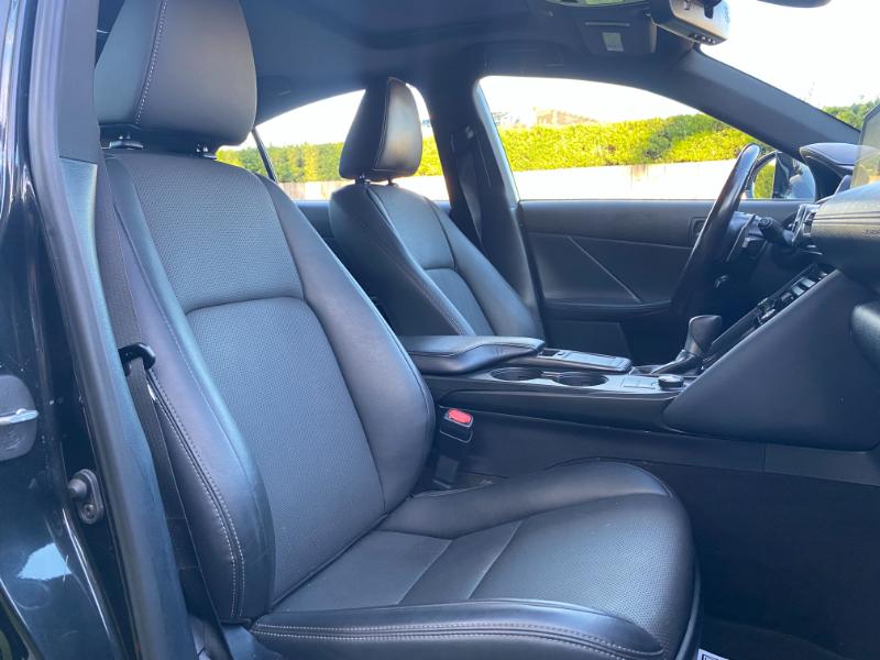 Lexus IS 300 RWD 2021