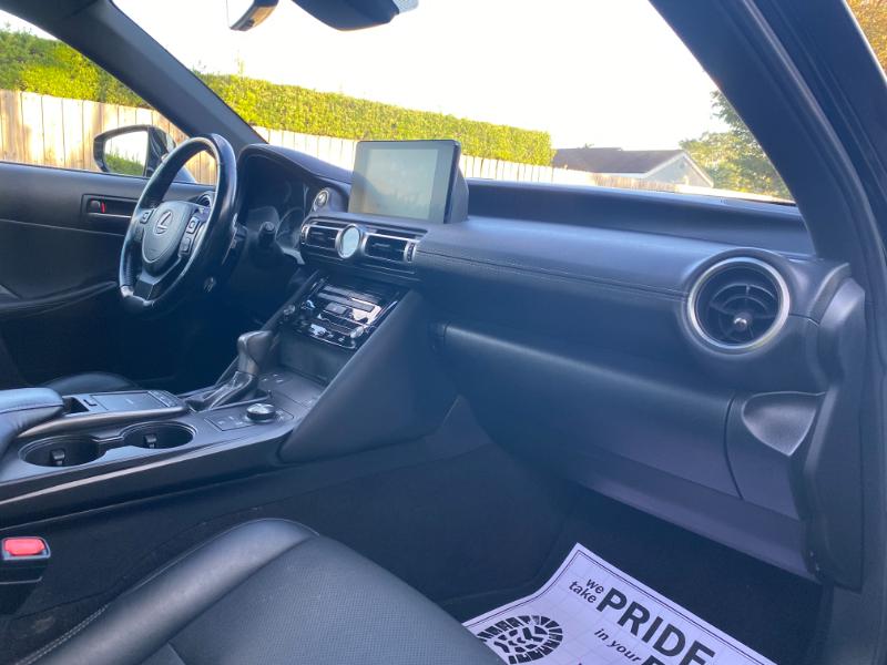 Lexus IS 300 RWD 2021