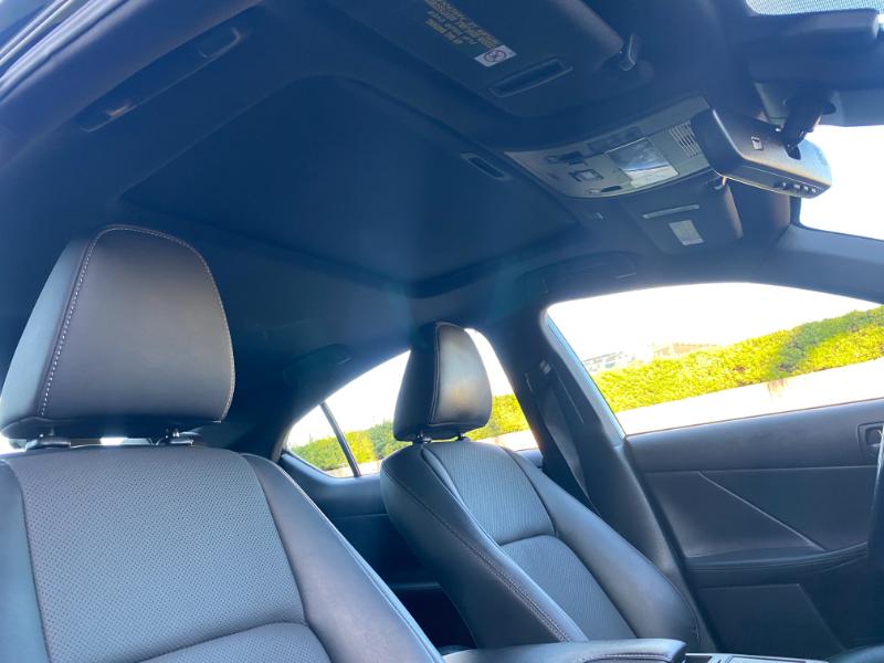 Lexus IS 300 RWD 2021