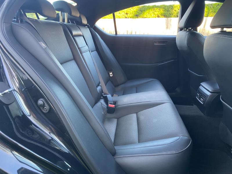 Lexus IS 300 RWD 2021