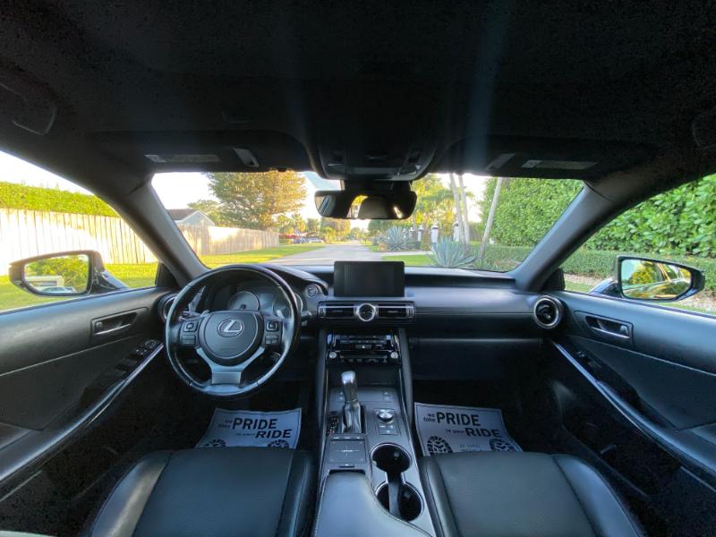 Lexus IS 300 RWD 2021