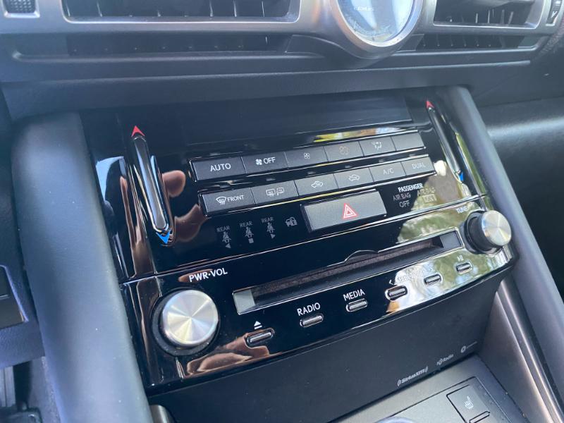 Lexus IS 300 RWD 2021