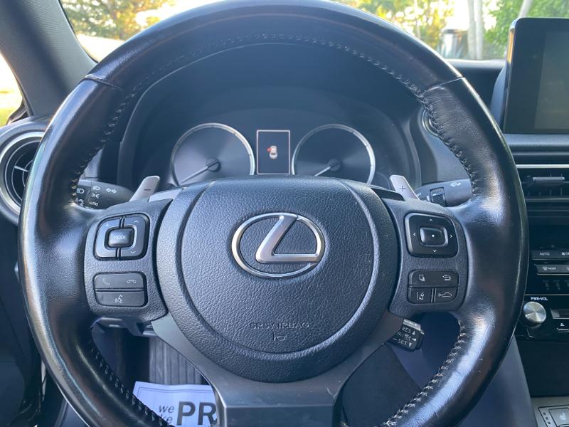 Lexus IS 300 RWD 2021