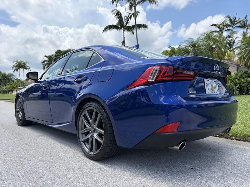Lexus IS 300 AWD 2016