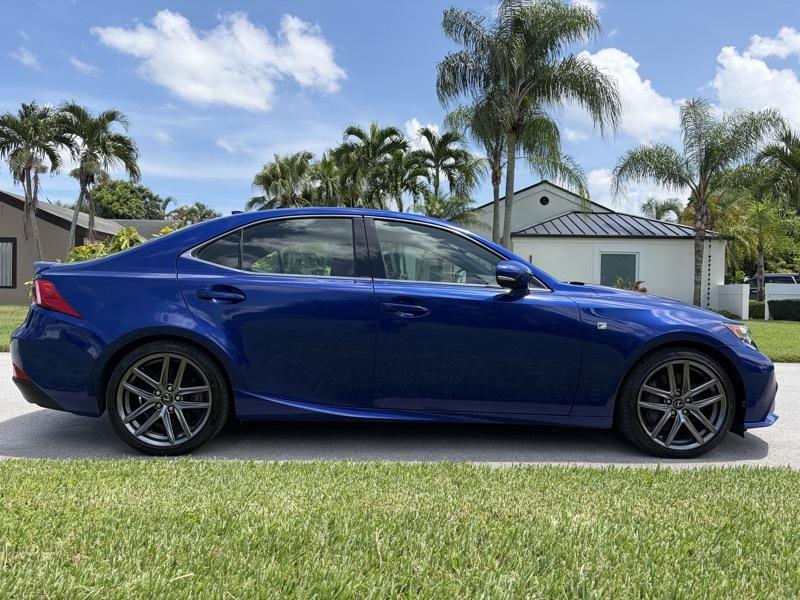 Lexus IS 300 AWD 2016