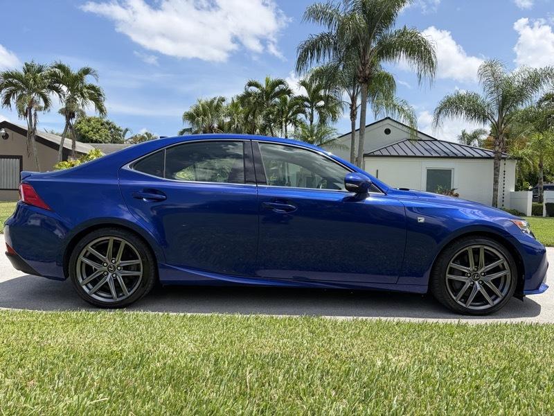 Lexus IS 300 AWD 2016