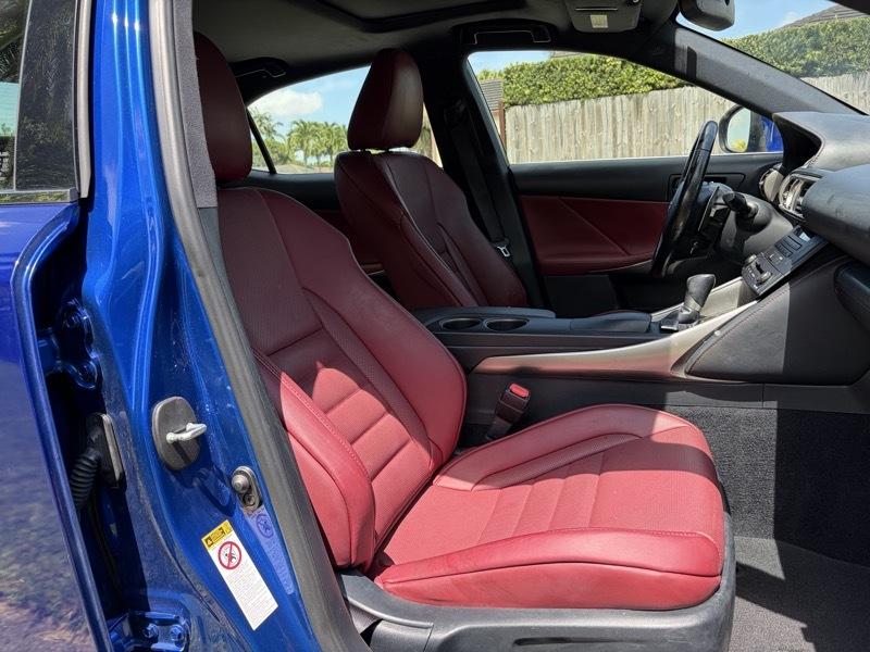 Lexus IS 300 AWD 2016