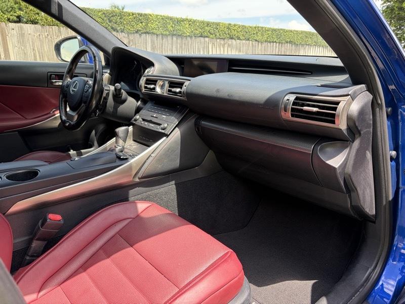 Lexus IS 300 AWD 2016