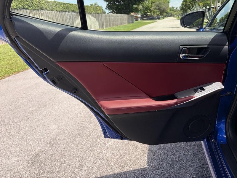Lexus IS 300 AWD 2016