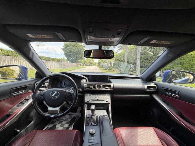 Lexus IS 300 AWD 2016