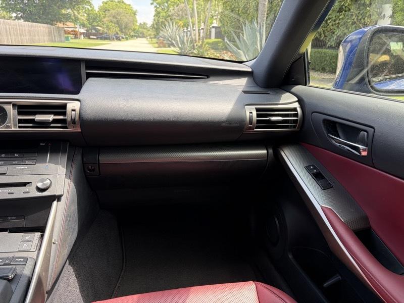 Lexus IS 300 AWD 2016