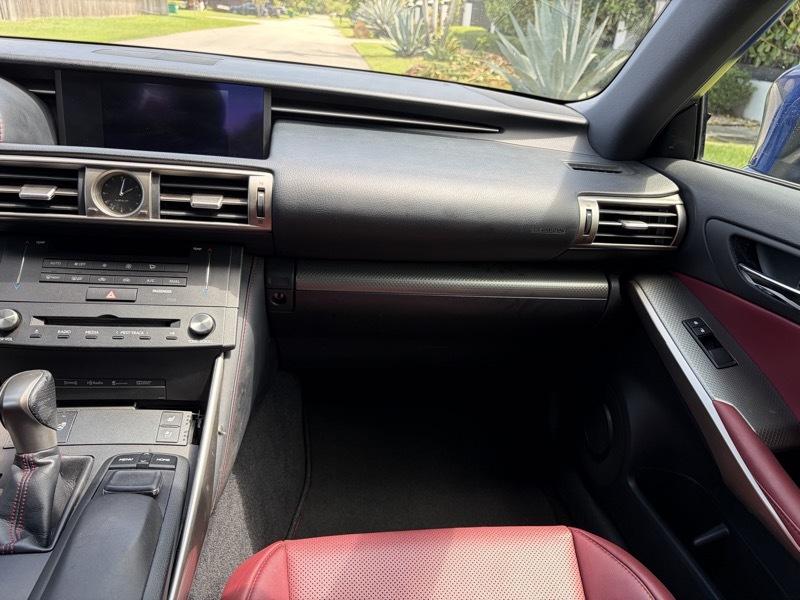 Lexus IS 300 AWD 2016