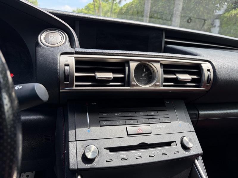 Lexus IS 300 AWD 2016