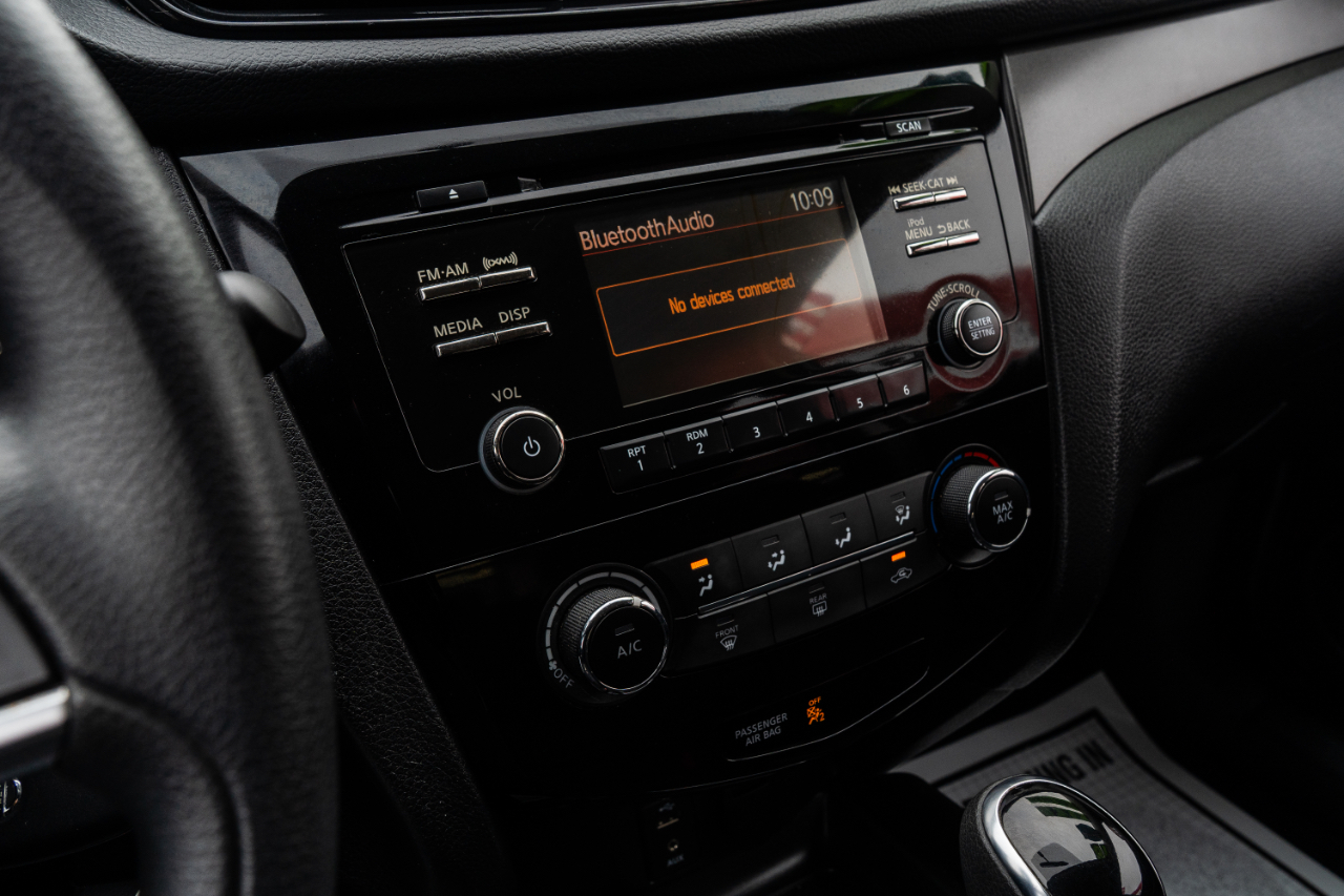 Nissan Rogue Sport S AWD 2017