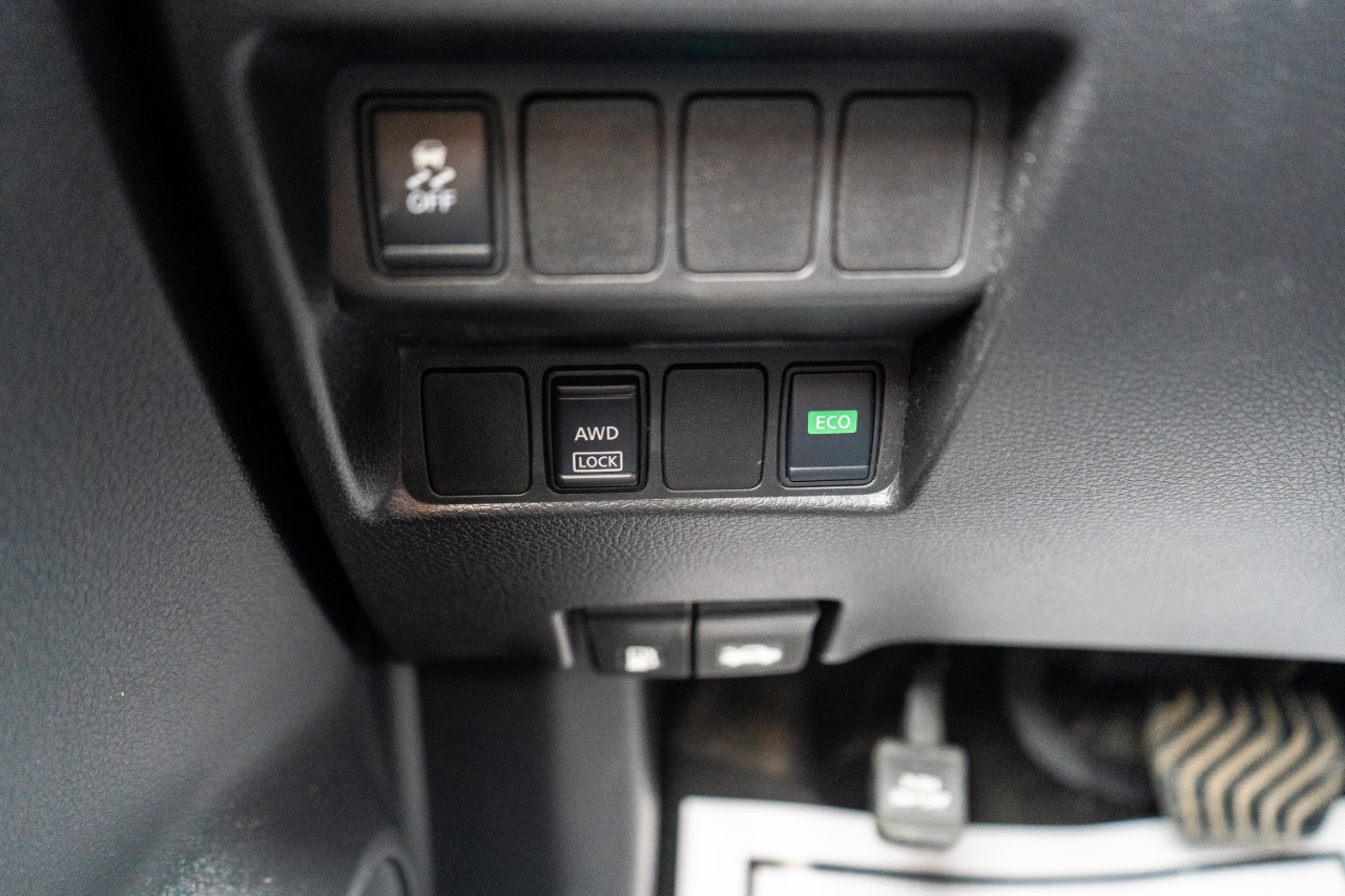 Nissan Rogue Sport S AWD 2017