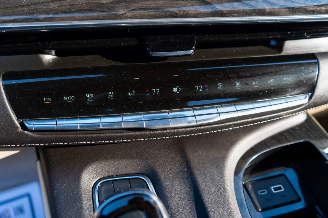 Cadillac Escalade Premium Luxury AWD 2024