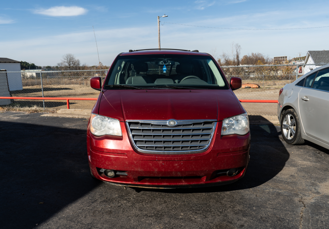 2009 Chrysler Town & Country Touring's photo