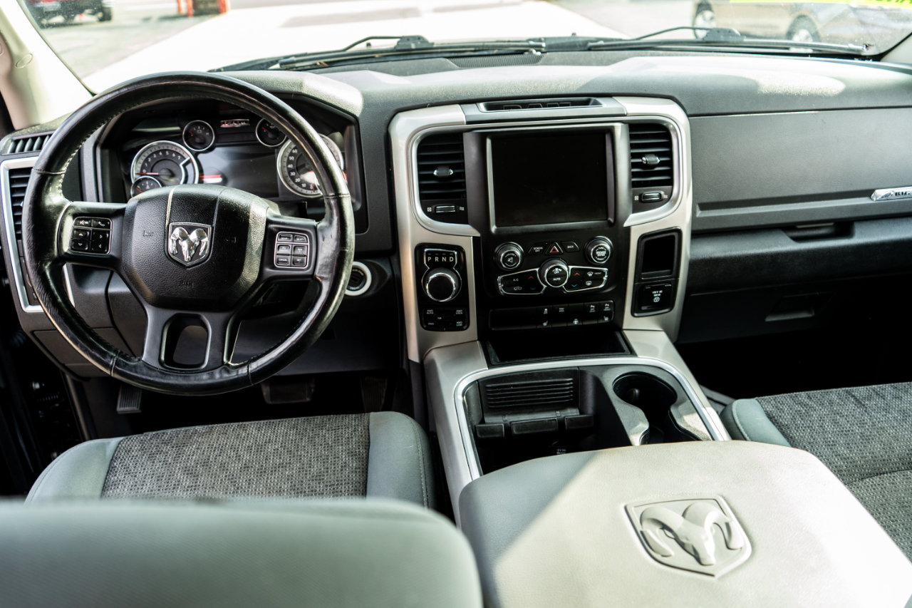 RAM 1500 SLT Crew Cab SWB 4WD 2017