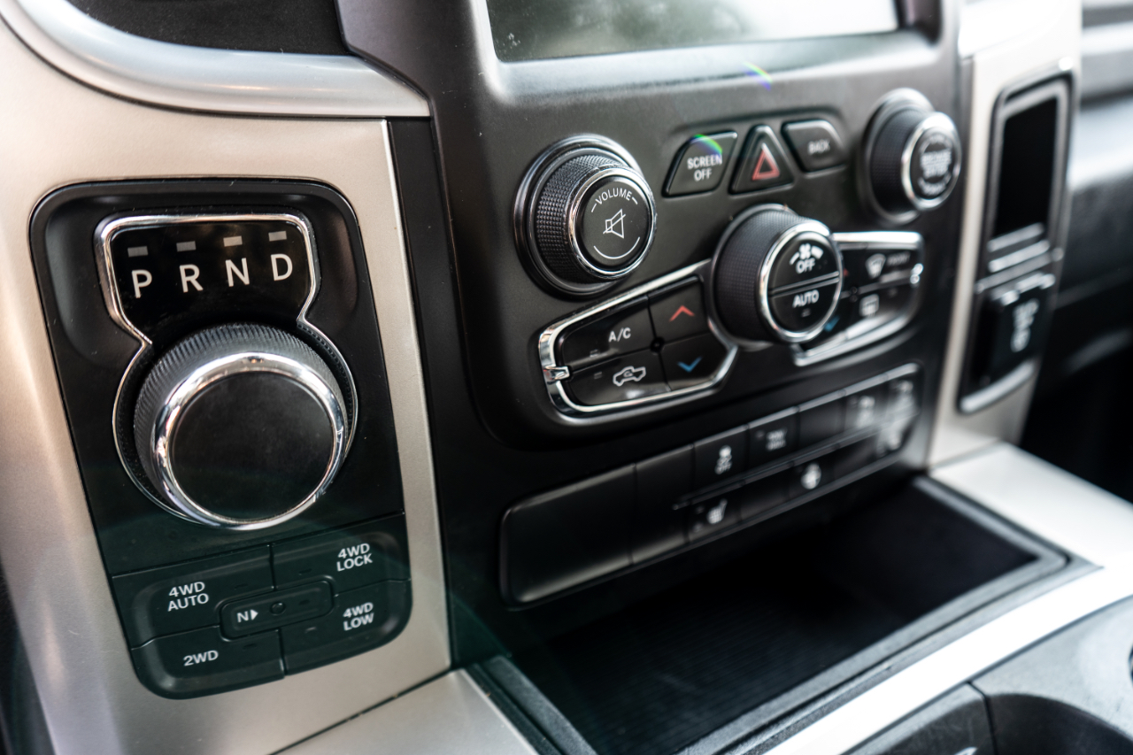 RAM 1500 SLT Crew Cab SWB 4WD 2017