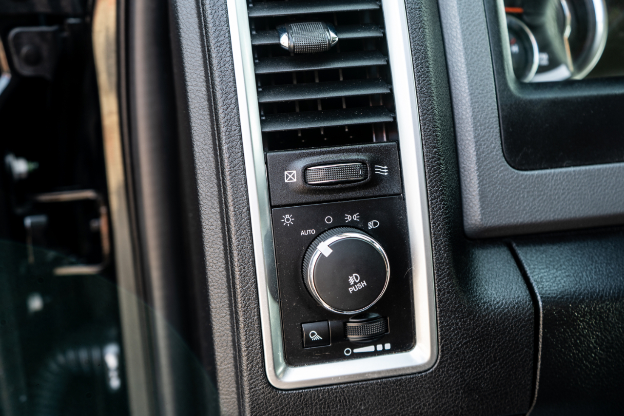 RAM 1500 SLT Crew Cab SWB 4WD 2017