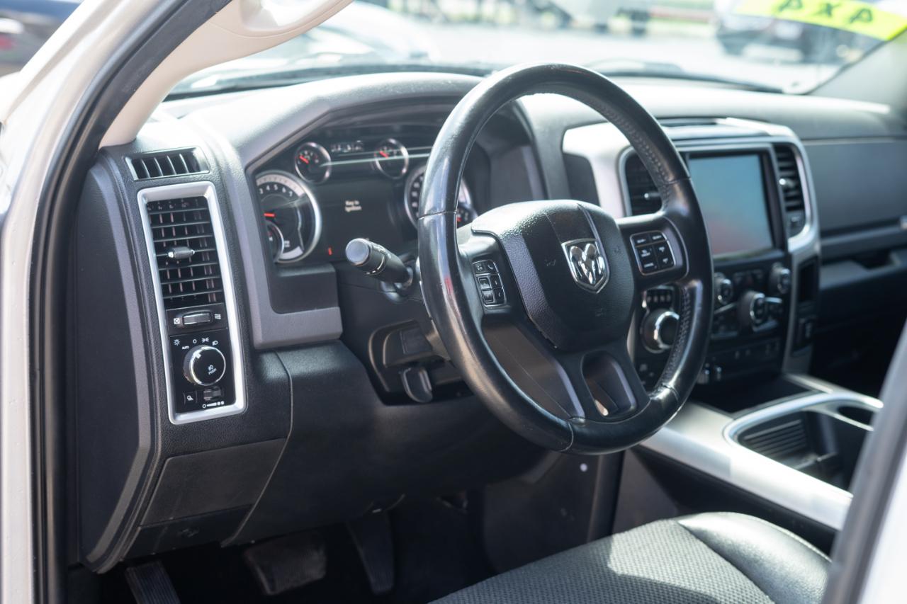 RAM 1500 SLT Crew Cab SWB 4WD 2017