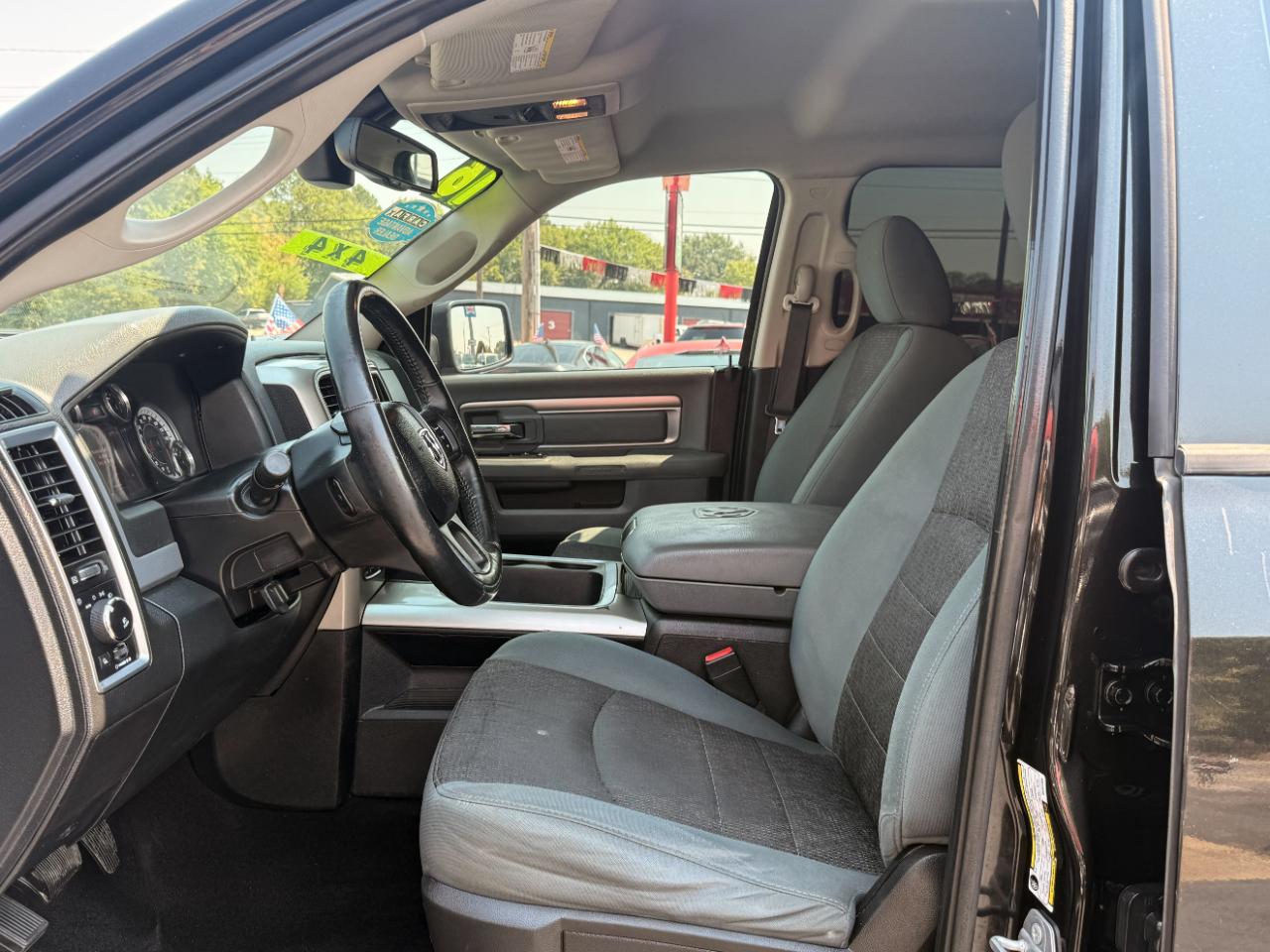RAM 1500 4WD Crew Cab 140.5" Big Horn 2016